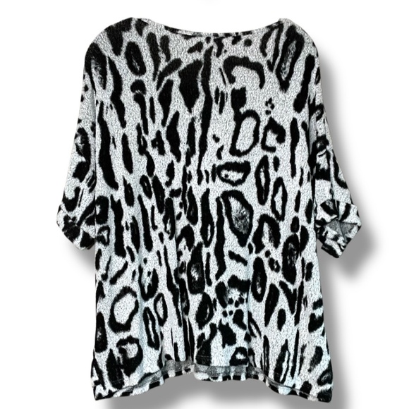 DANTELLE Animal Print Short Sleeve Lightweight Sweater Front Pockets Sz L - Picture 3 of 9